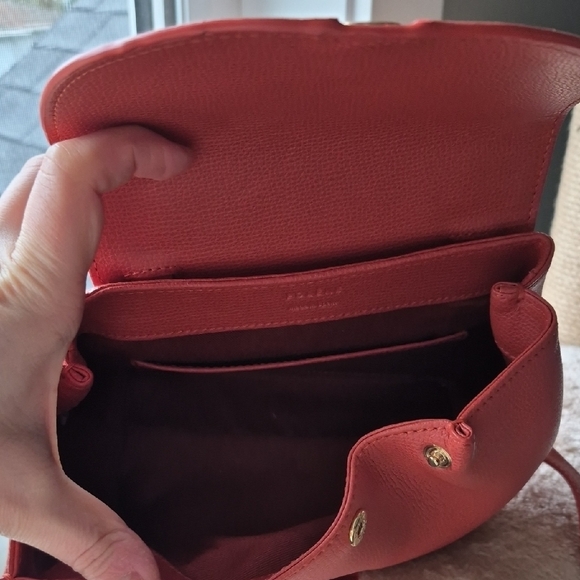 Elegant Red Leather Handbag - Picture 4 of 6